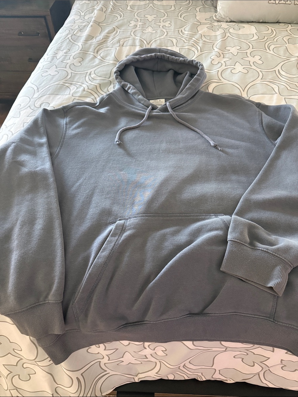 H&M Men's Gray Pullover Hoodie with Kangaroo Pocket